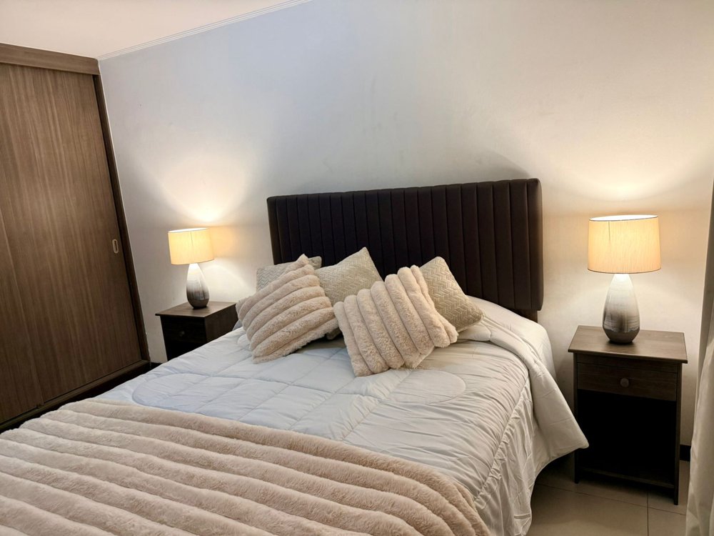 Dormitorio con cama de 2 plazas